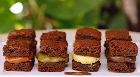 Brownies recheados de pistache e beijinho