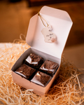 CAIXA COM 4 BROWNIES